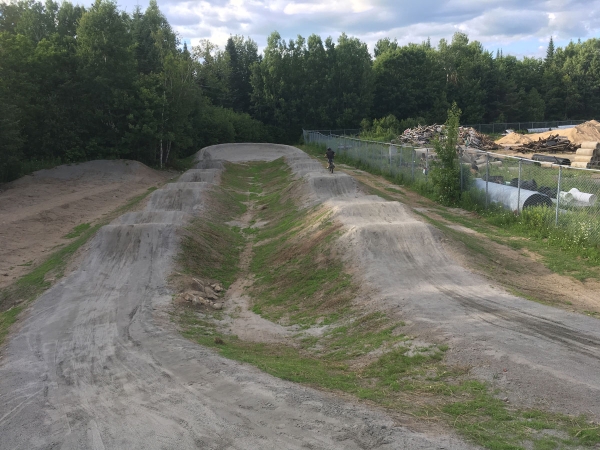 Développement de sentiers de vélo de montagne, sentiers pédestres et pumptrack, phases 1 et 2