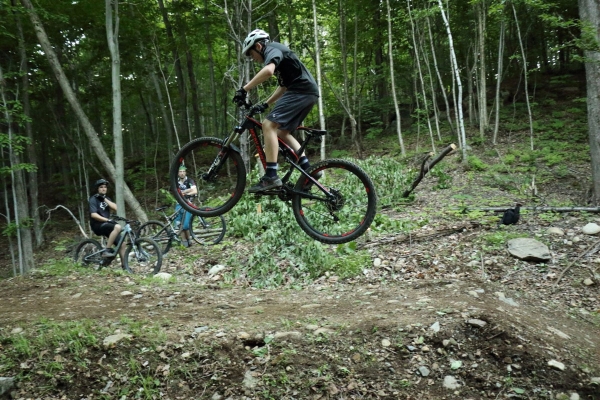 Développement de sentiers de vélo de montagne, sentiers pédestres et pumptrack, phases 1 et 2